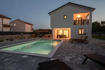 3-Bedroom Holiday House in Kornić with Heated Pool