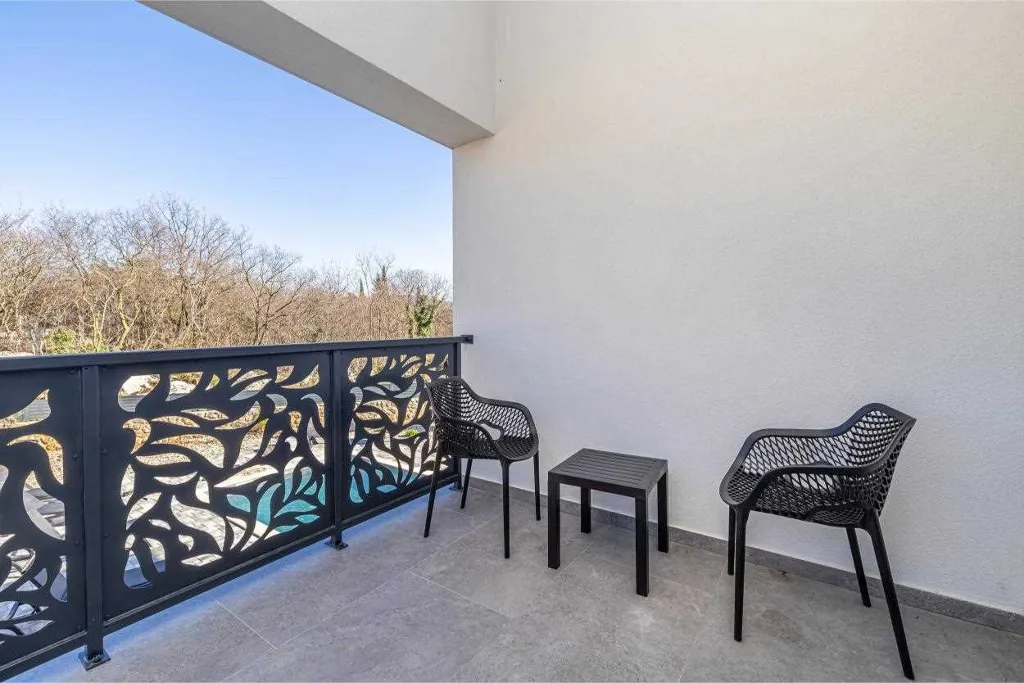 3-Bedroom Holiday House in Kornić with Heated Pool
