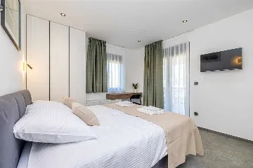 3-Bedroom Holiday House in Kornić with Heated Pool