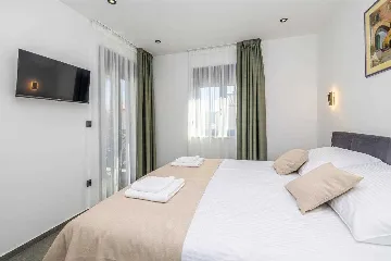 3-Bedroom Holiday House in Kornić with Heated Pool