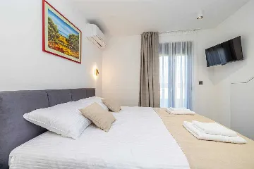 3-Bedroom Holiday House in Kornić with Heated Pool