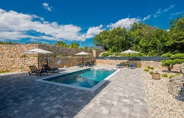 3-Bedroom Holiday House in Kornić with Heated Pool