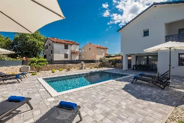 3-Bedroom Holiday House in Kornić with Heated Pool