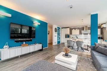 2-Bedroom Apartment with Private Pool in Malinska