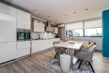 2-Bedroom Apartment with Private Pool in Malinska