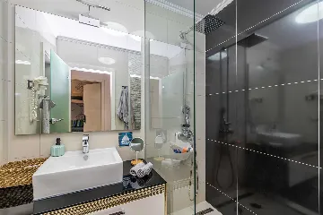 2-Bedroom Apartment with Private Pool in Malinska