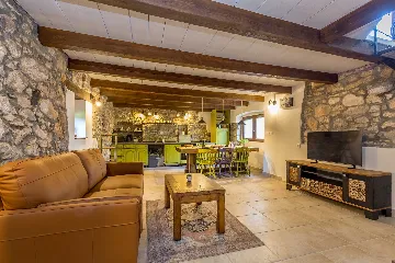 Holiday House with Jacuzzi in Bajčići (for 4)