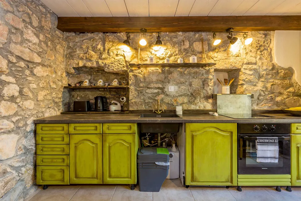 Holiday House with Jacuzzi in Bajčići (for 4)