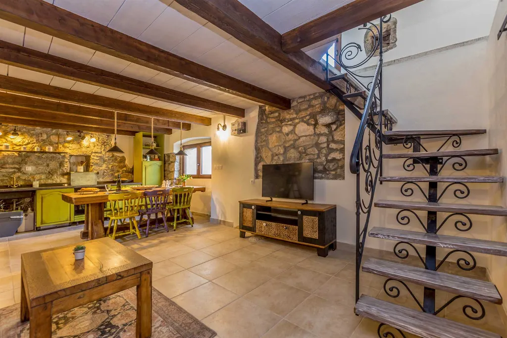 Holiday House with Jacuzzi in Bajčići (for 4)
