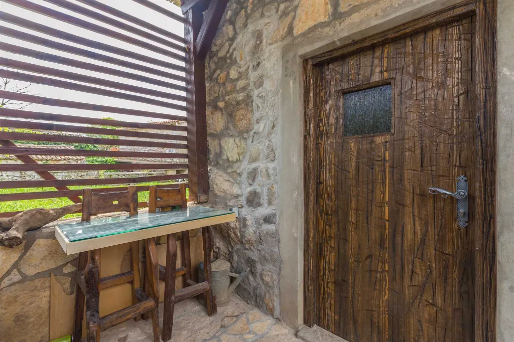 Holiday House with Jacuzzi in Bajčići (for 4)