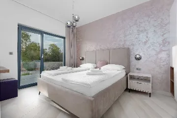 Private-Pool Villa in Kras for 8 Guests