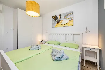 3-Bedroom House with Private Pool in Kras