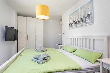 3-Bedroom House with Private Pool in Kras