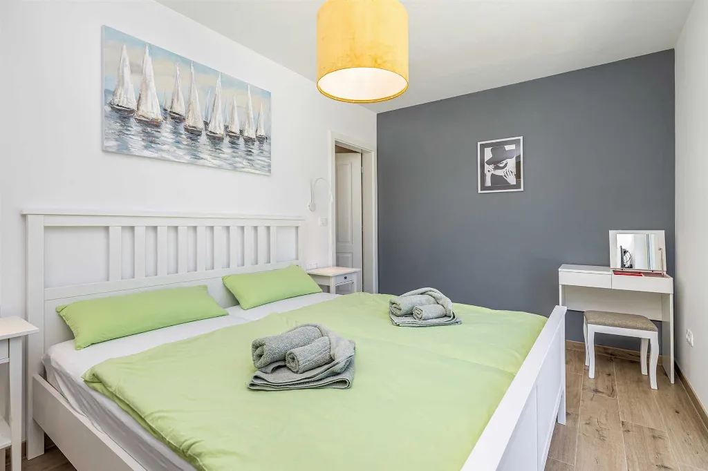 3-Bedroom House with Private Pool in Kras