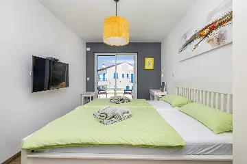 3-Bedroom House with Private Pool in Kras