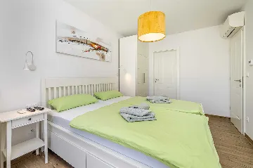 3-Bedroom House with Private Pool in Kras