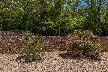 3-Bedroom House with Private Pool in Kras