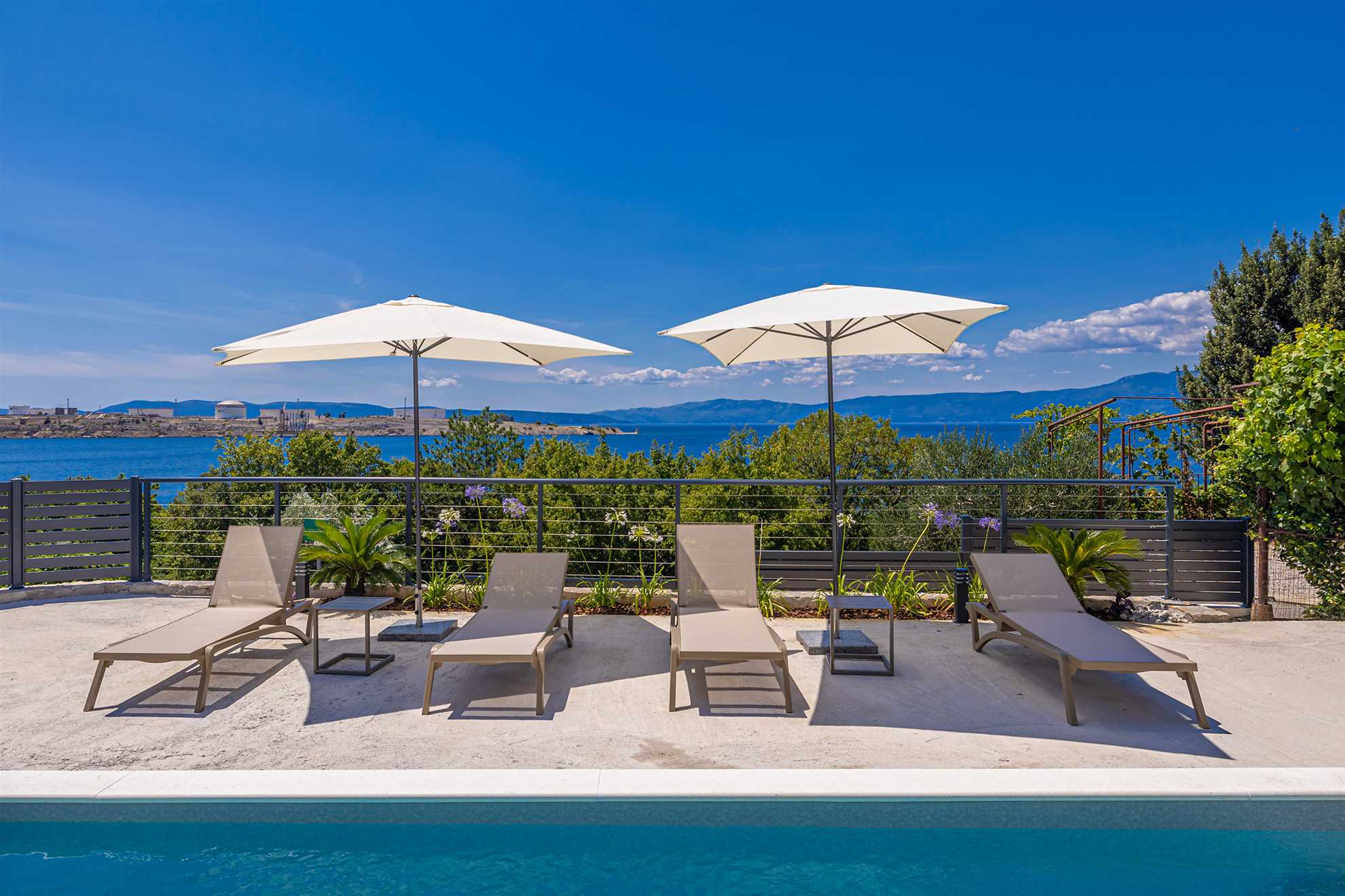 Apartment LAMAR mit privatem Pool und Meerblick