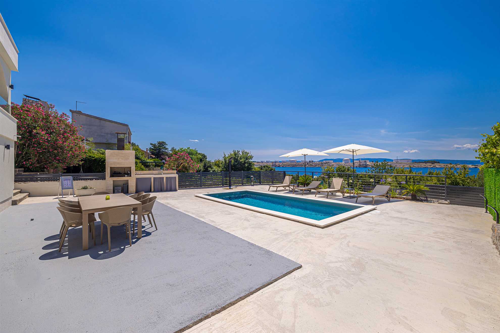 Apartment LAMAR mit privatem Pool und Meerblick