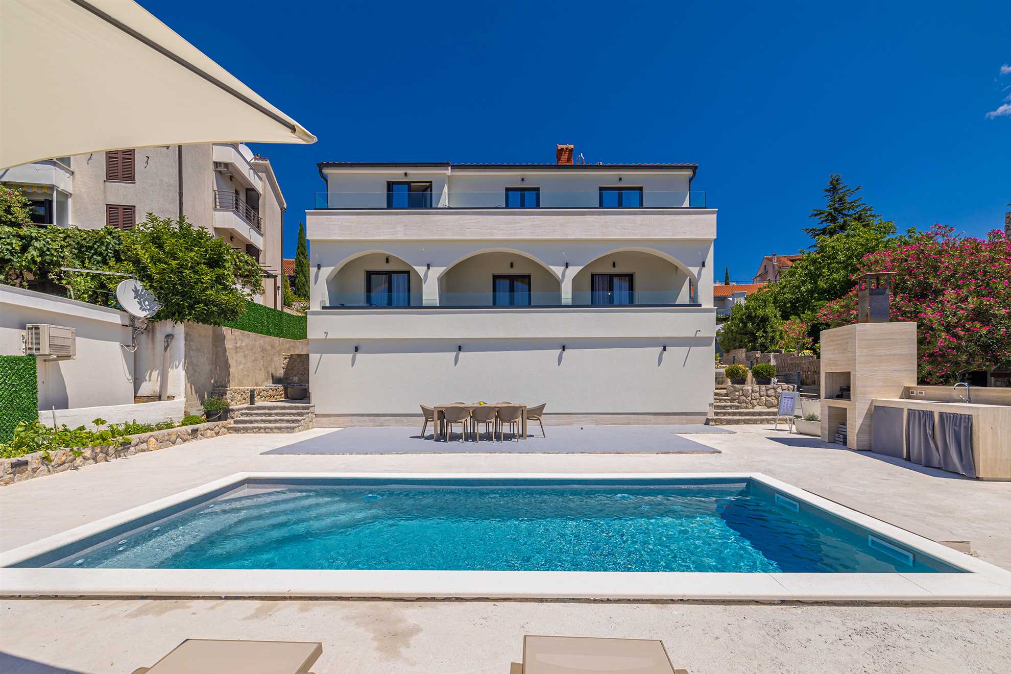 Apartment LAMAR mit privatem Pool und Meerblick