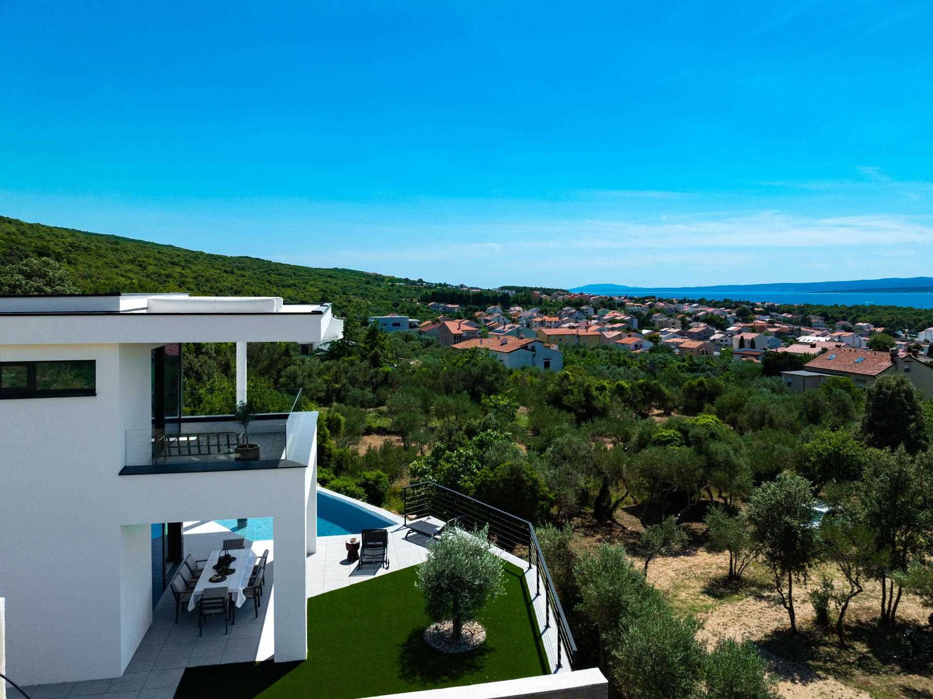 Luxusvilla 45° mit Infinity-Pool