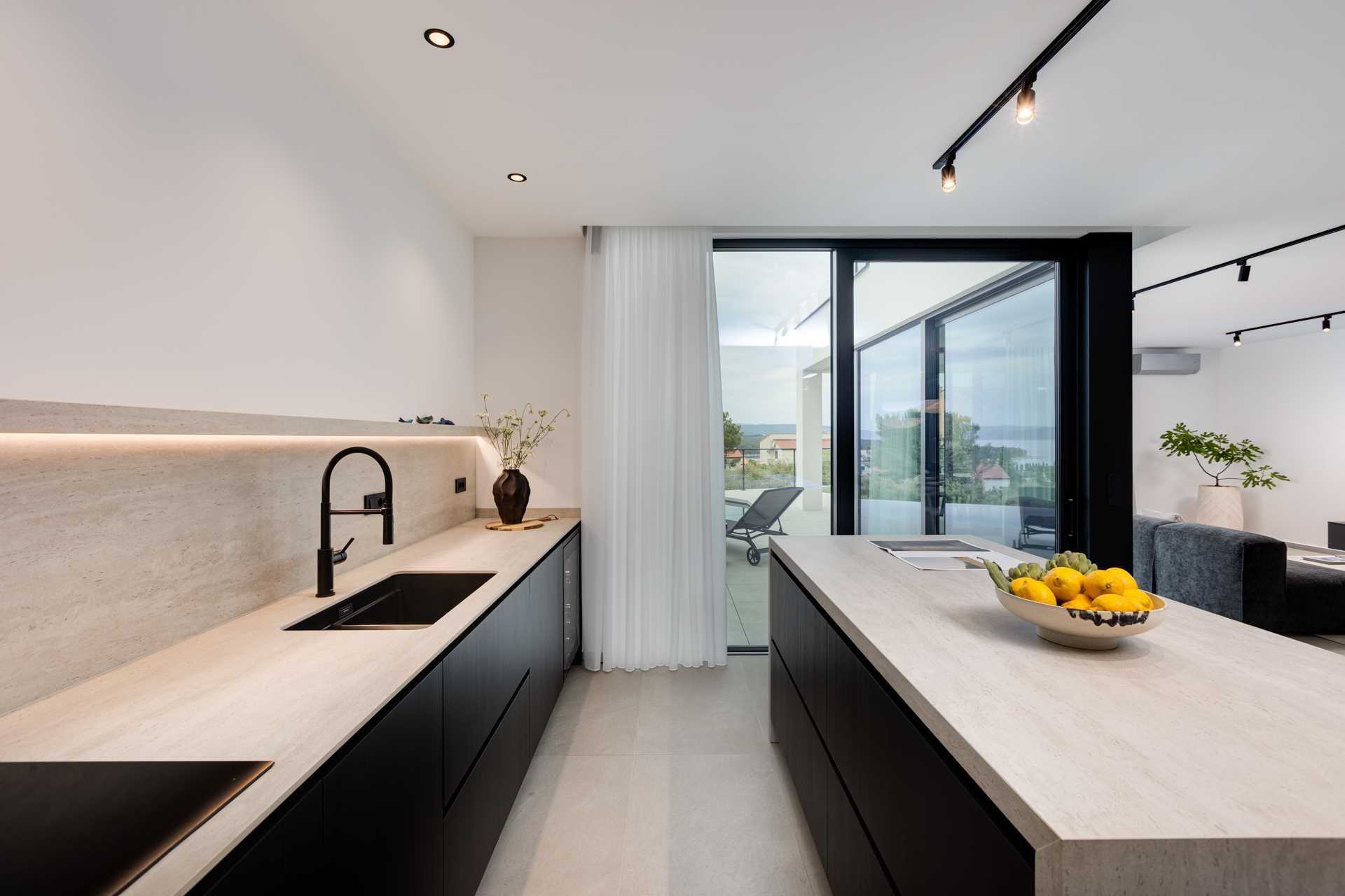 Luxusvilla 45° mit Infinity-Pool