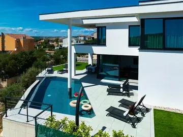 Punat 4-Bedroom Villa with Private Infinity Pool