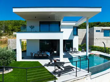 Punat 4-Bedroom Villa with Private Infinity Pool