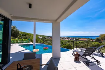 Punat 4-Bedroom Villa with Private Infinity Pool