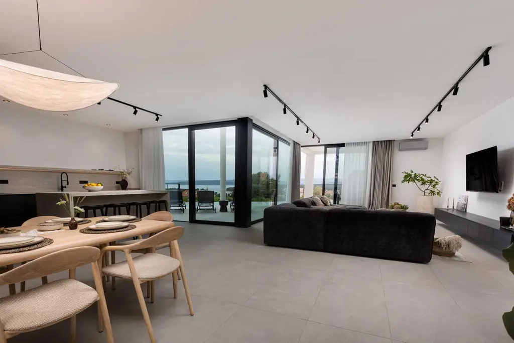 Punat 4-Bedroom Villa with Private Infinity Pool