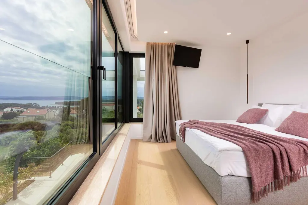 Punat 4-Bedroom Villa with Private Infinity Pool