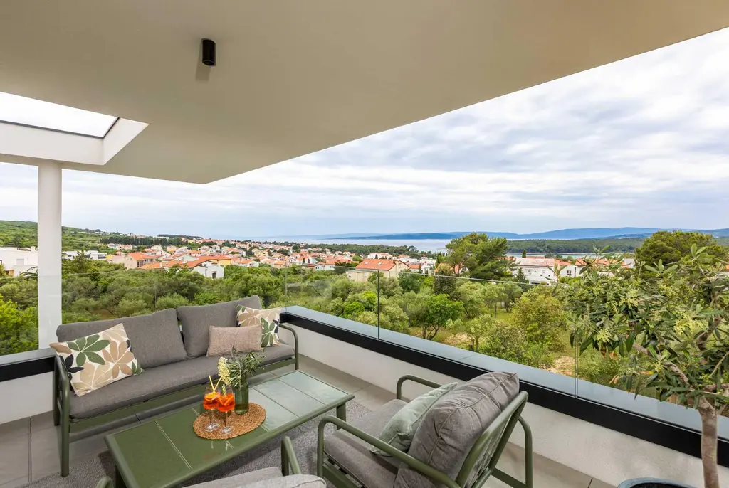 Punat 4-Bedroom Villa with Private Infinity Pool
