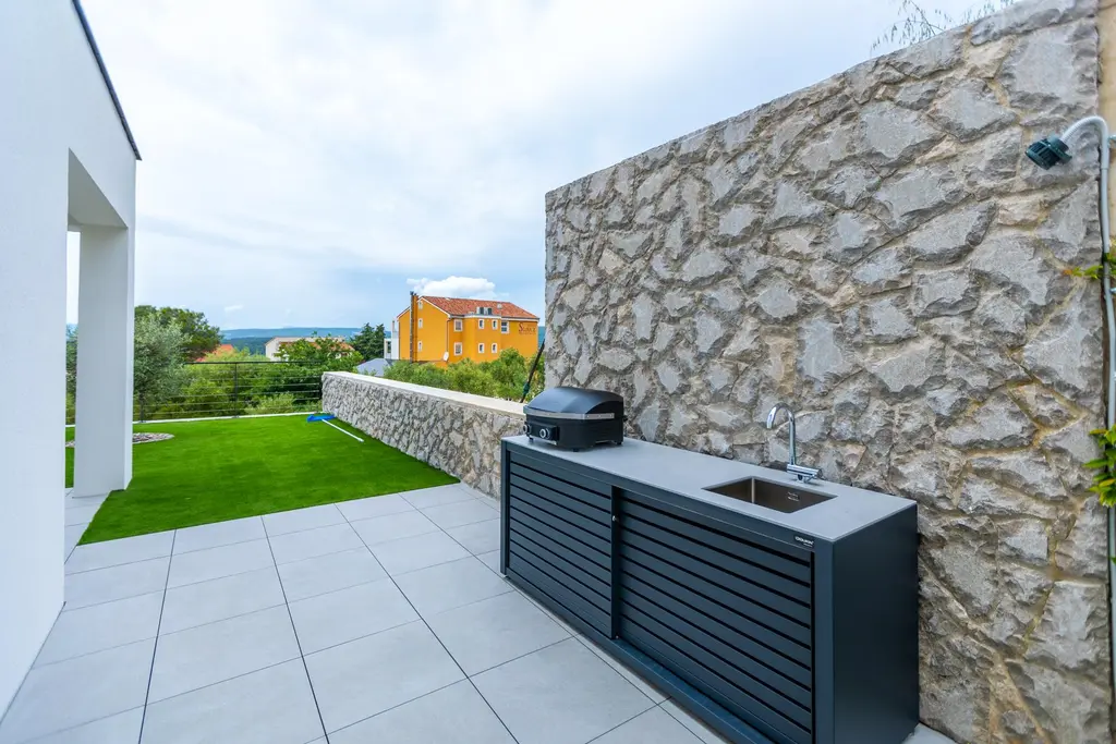 Punat 4-Bedroom Villa with Private Infinity Pool