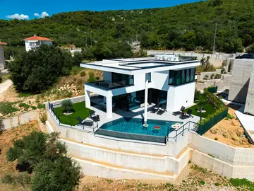 Punat 4-Bedroom Villa with Private Infinity Pool
