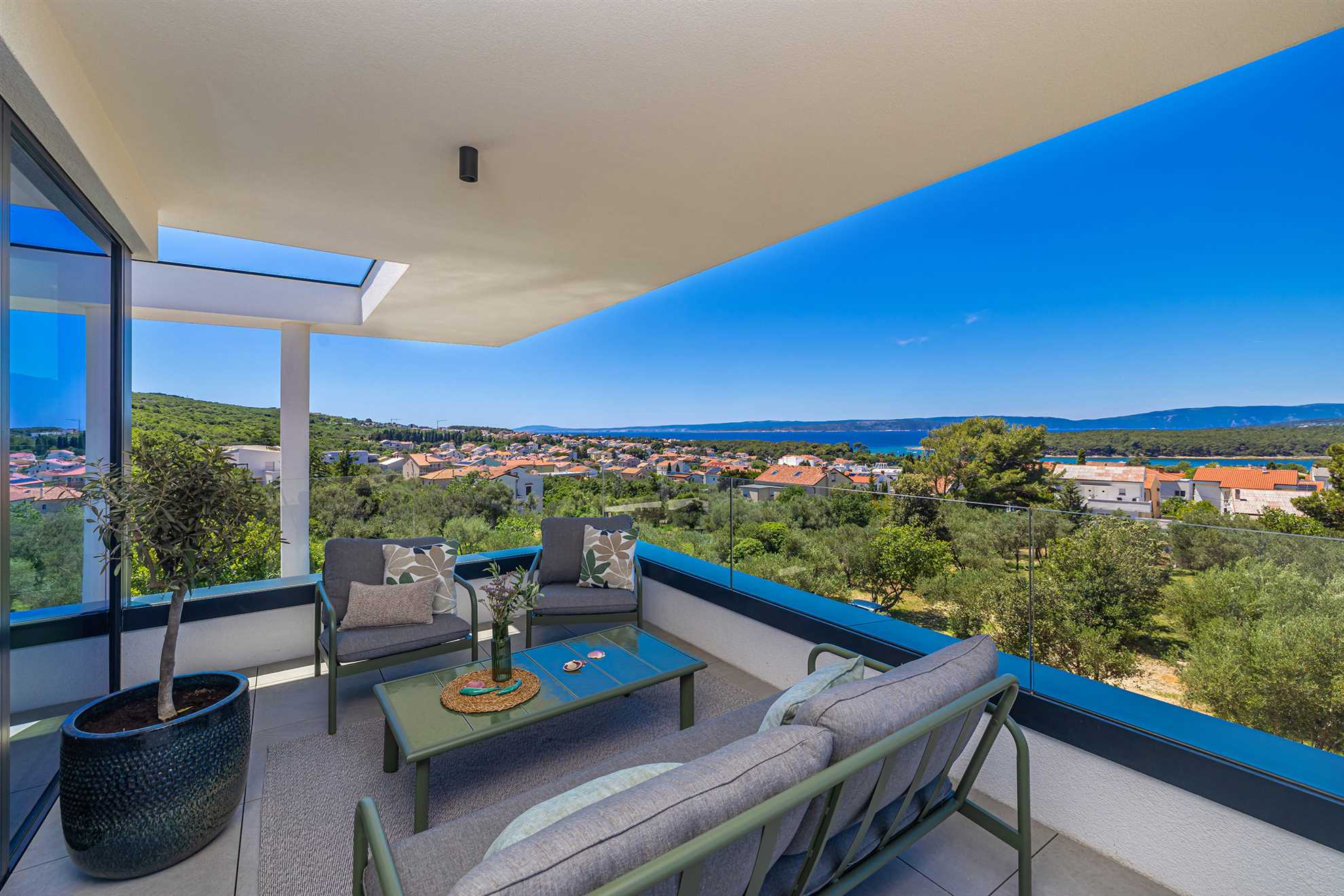 Luxury villa 45° with infinity pool