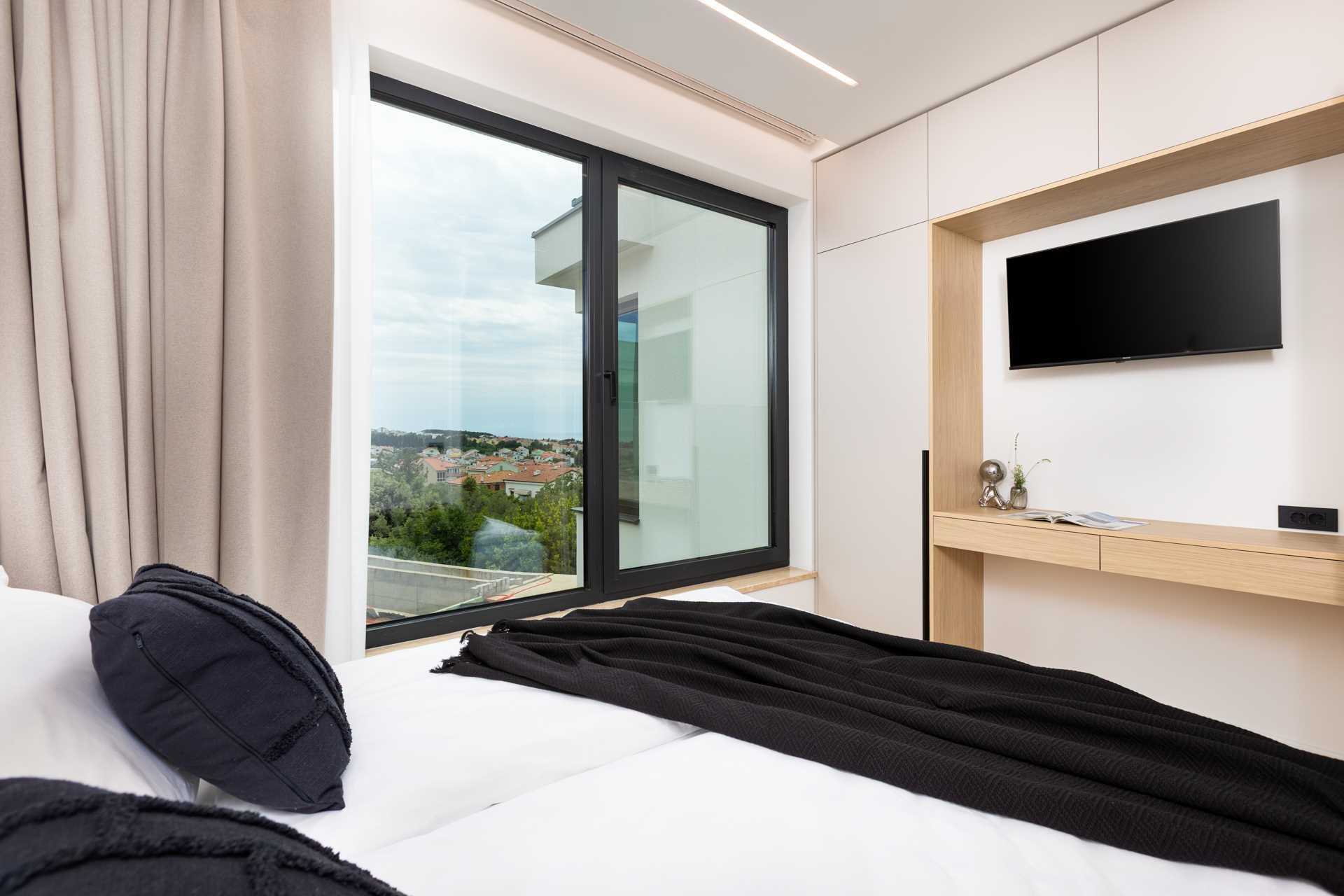 Luxusvilla 45° mit Infinity-Pool