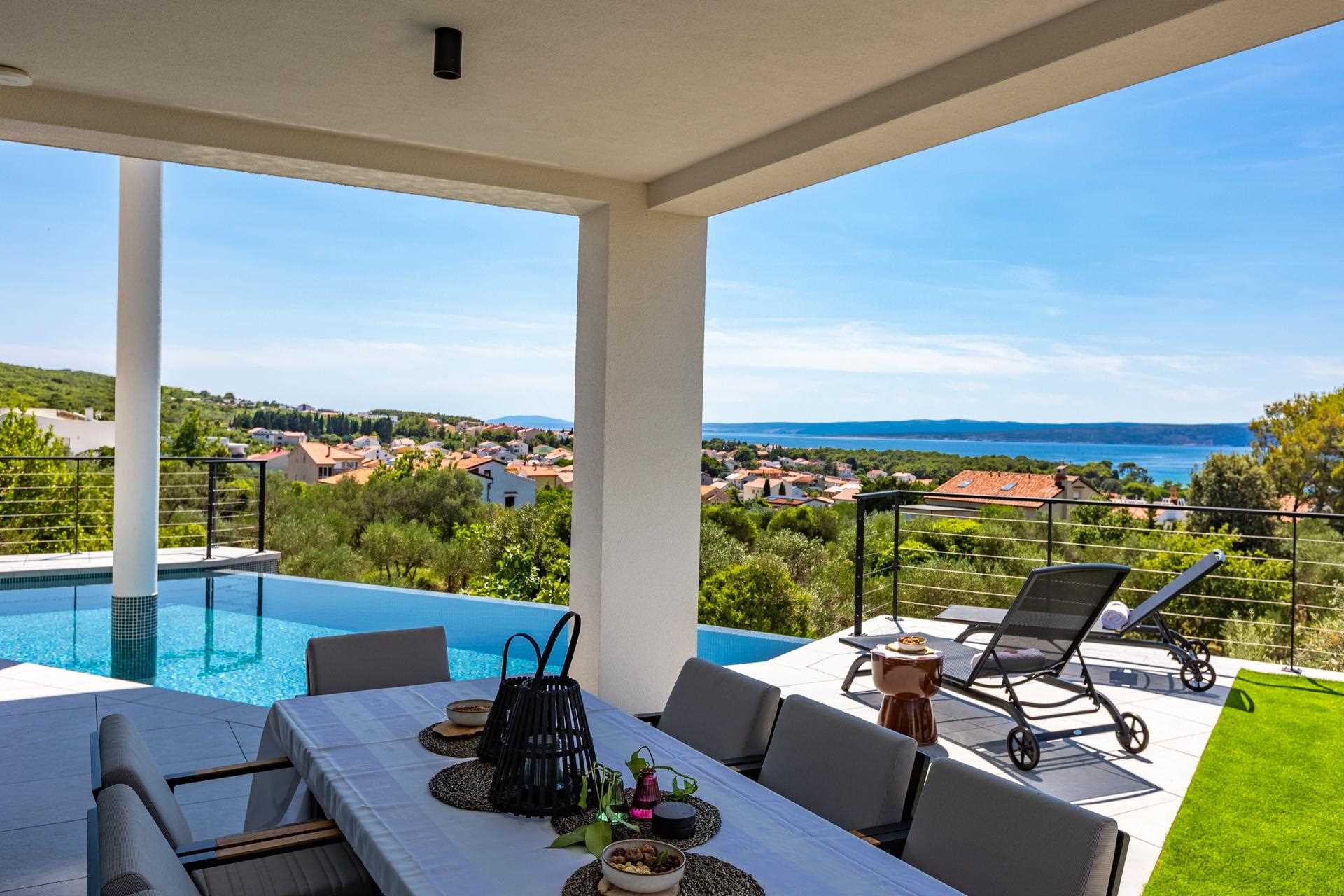 Luxusvilla 45° mit Infinity-Pool