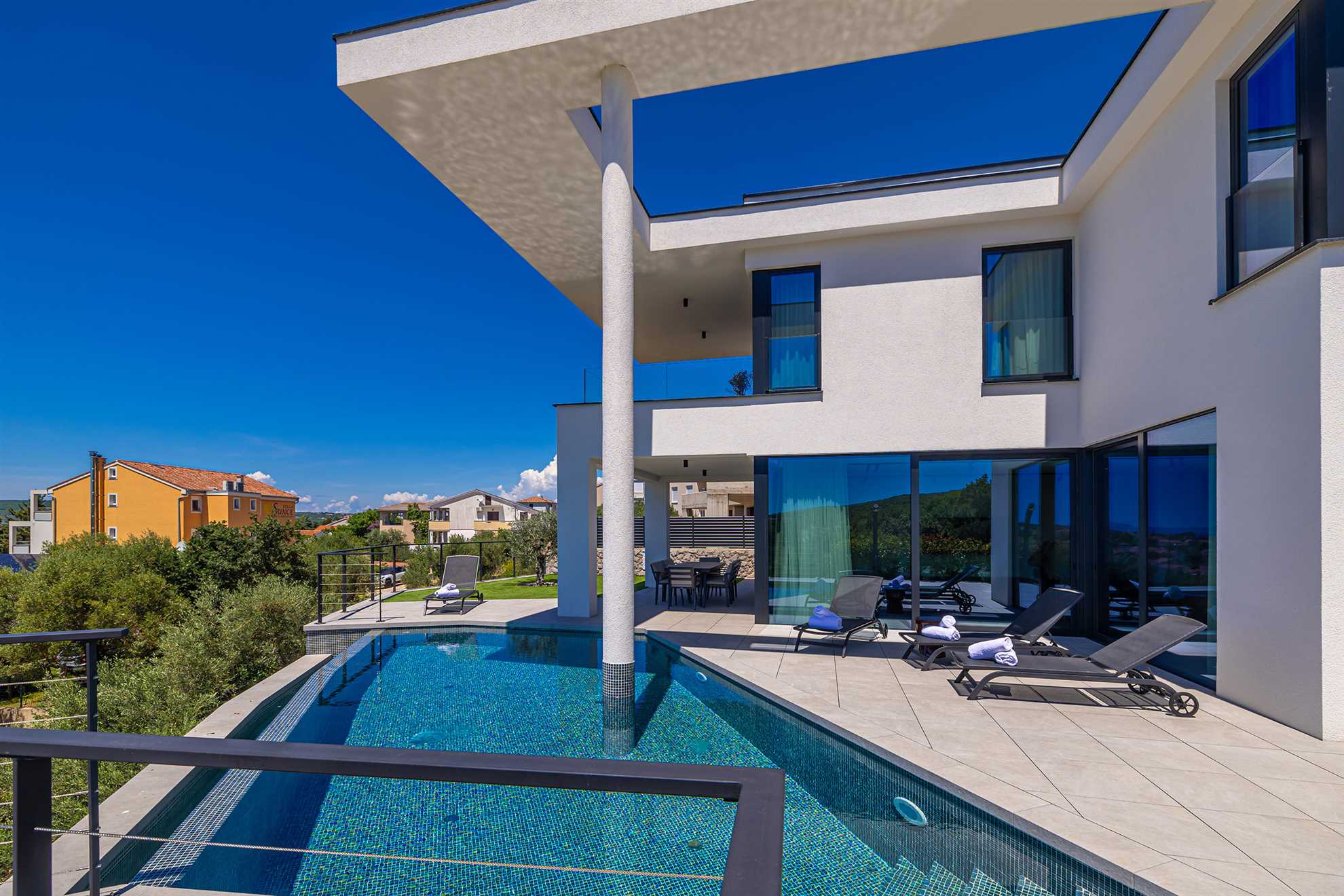 Luxury villa 45° with infinity pool