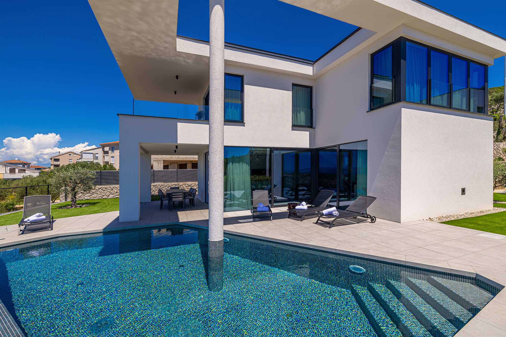 Luxury villa 45° with infinity pool