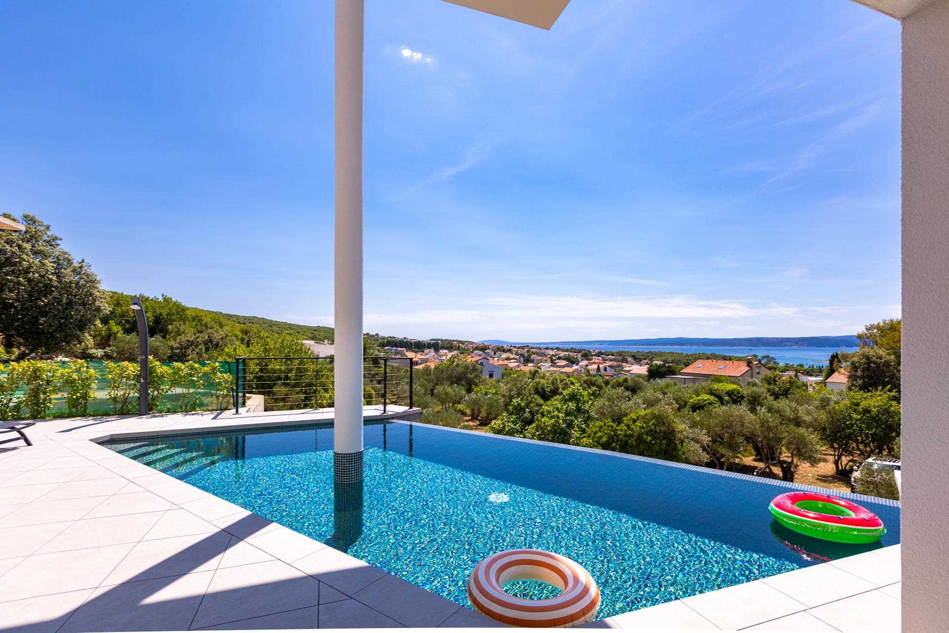 Luxusvilla 45° mit Infinity-Pool