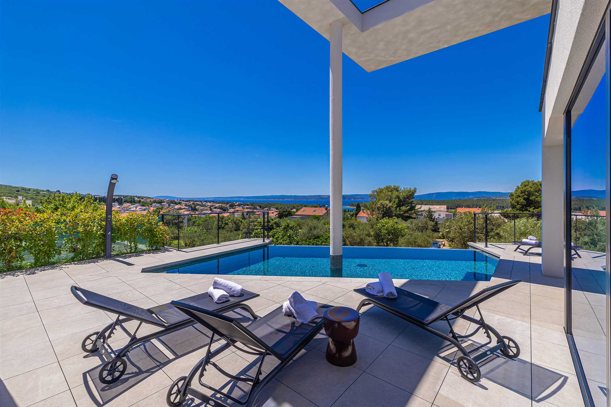 Luxury villa 45° with infinity pool