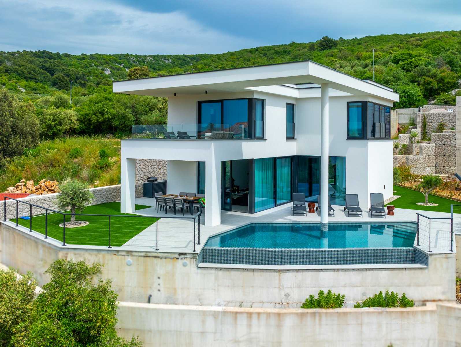 Luxury villa 45° with infinity pool