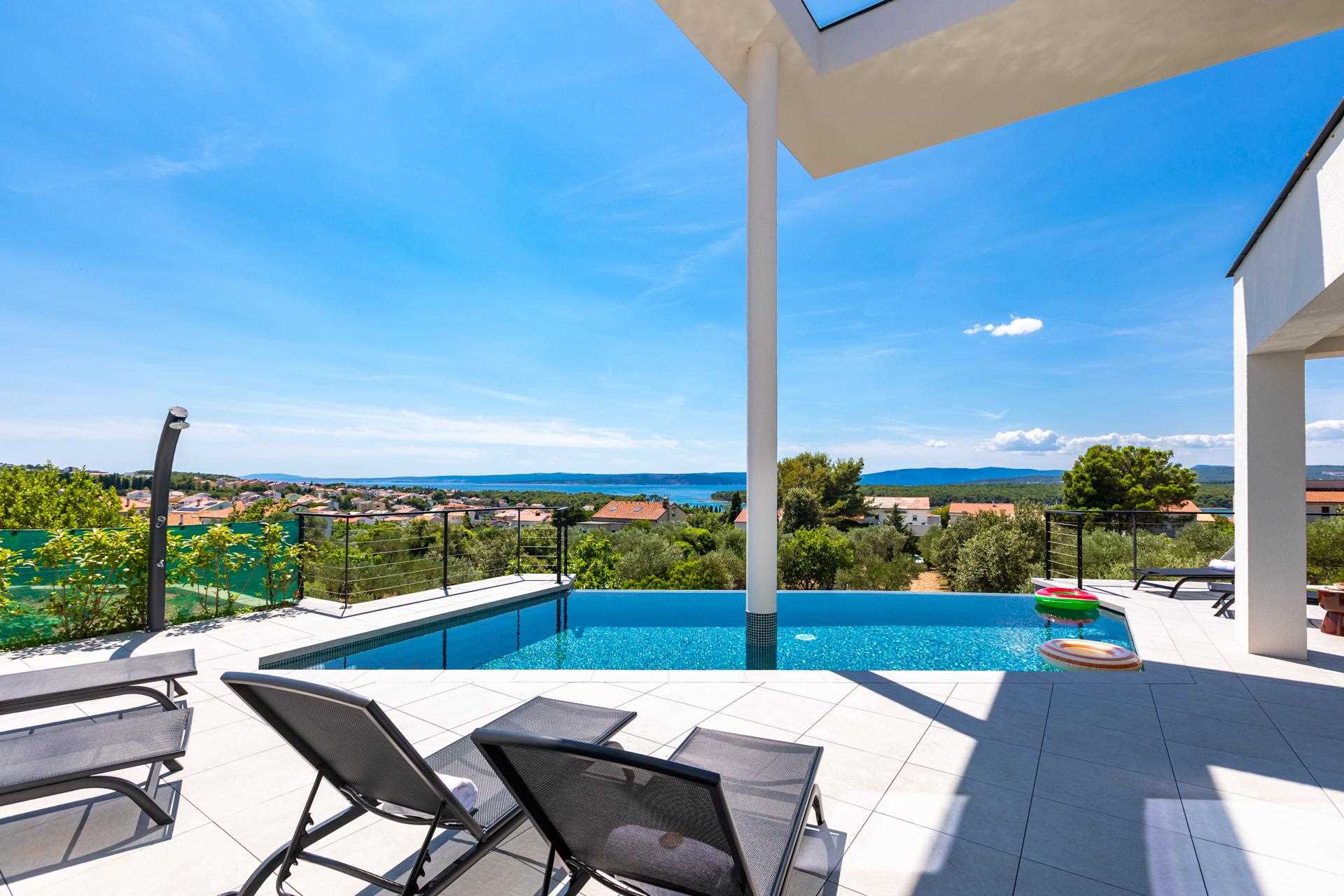 Luxusvilla 45° mit Infinity-Pool