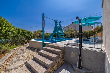 Holiday House in Kornić for up to 6 Guests