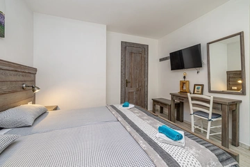 Holiday House in Kornić for up to 6 Guests