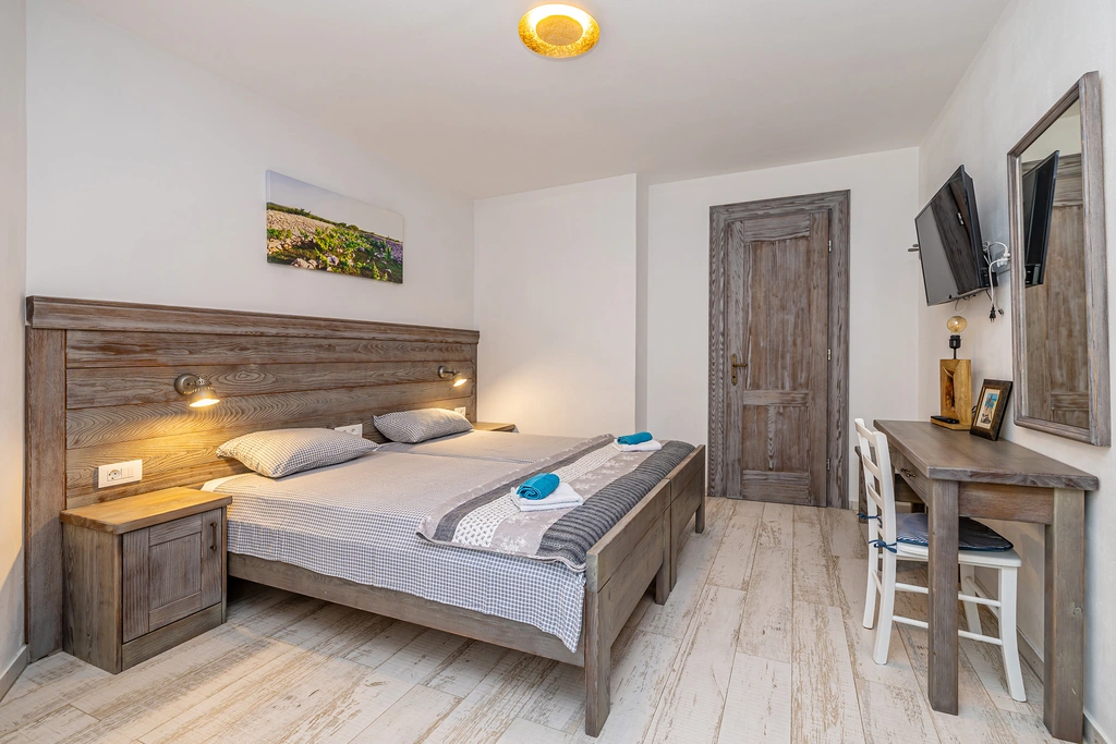 Holiday House in Kornić for up to 6 Guests
