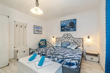 Holiday House in Kornić for up to 6 Guests