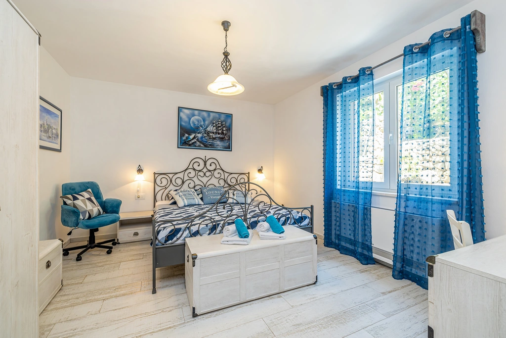 Holiday House in Kornić for up to 6 Guests