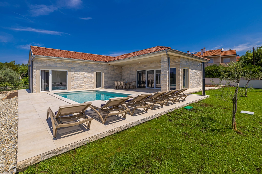Three-Bedroom Villa with Private Pool in Pinezići, Krk