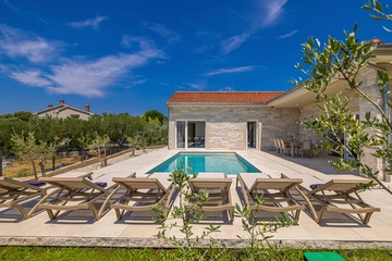 Three-Bedroom Villa with Private Pool in Pinezići, Krk